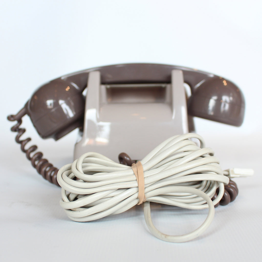 Two-tone Grey GPO model 706 telephone at Jeroen Markies