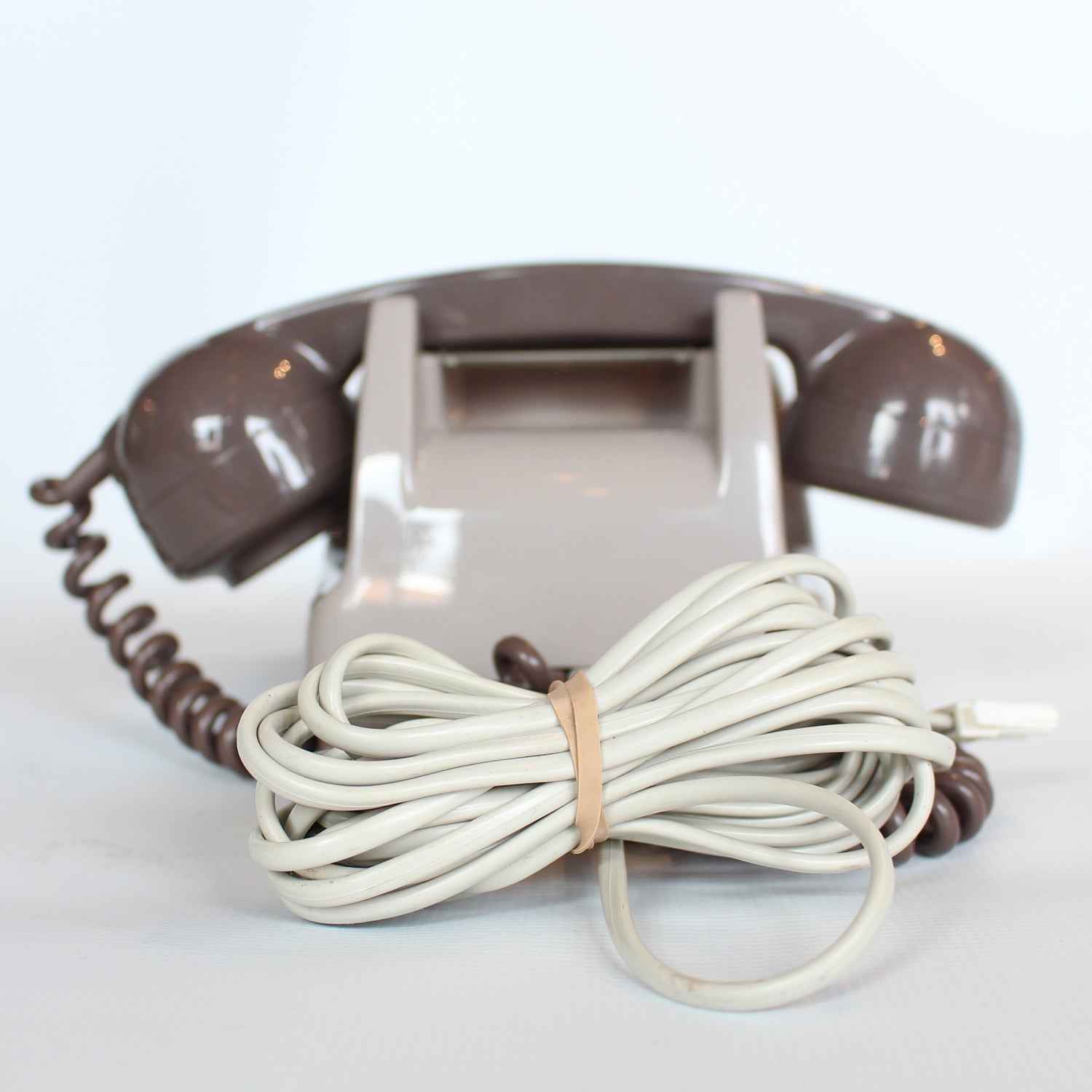 Two-tone Grey GPO model 706 telephone at Jeroen Markies
