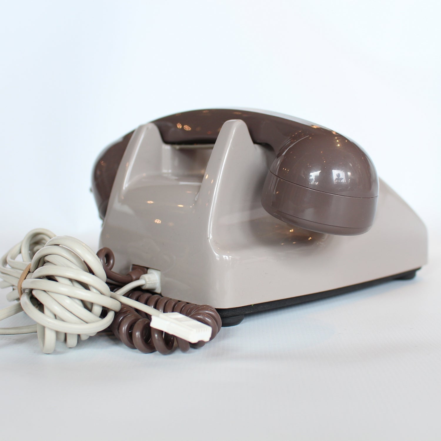 Two-tone Grey GPO model 706 telephone at Jeroen Markies