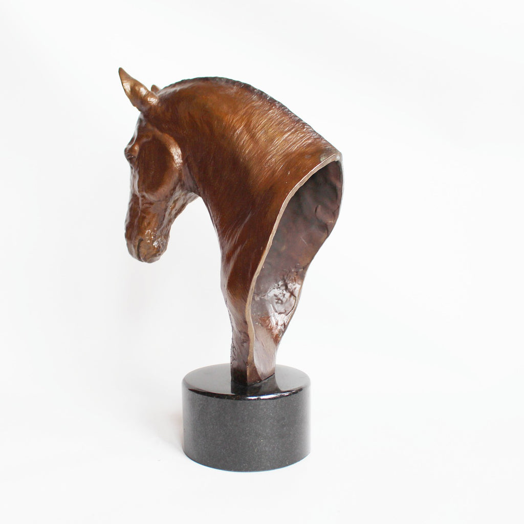 Stephen Winterburn sculpture of a Cobb Horse head at Jeroen Markies 