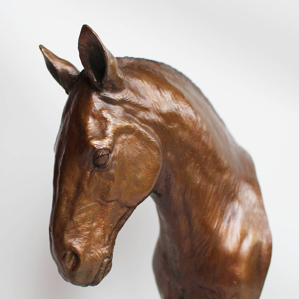 Stephen Winterburn sculpture of a Cobb Horse head at Jeroen Markies 