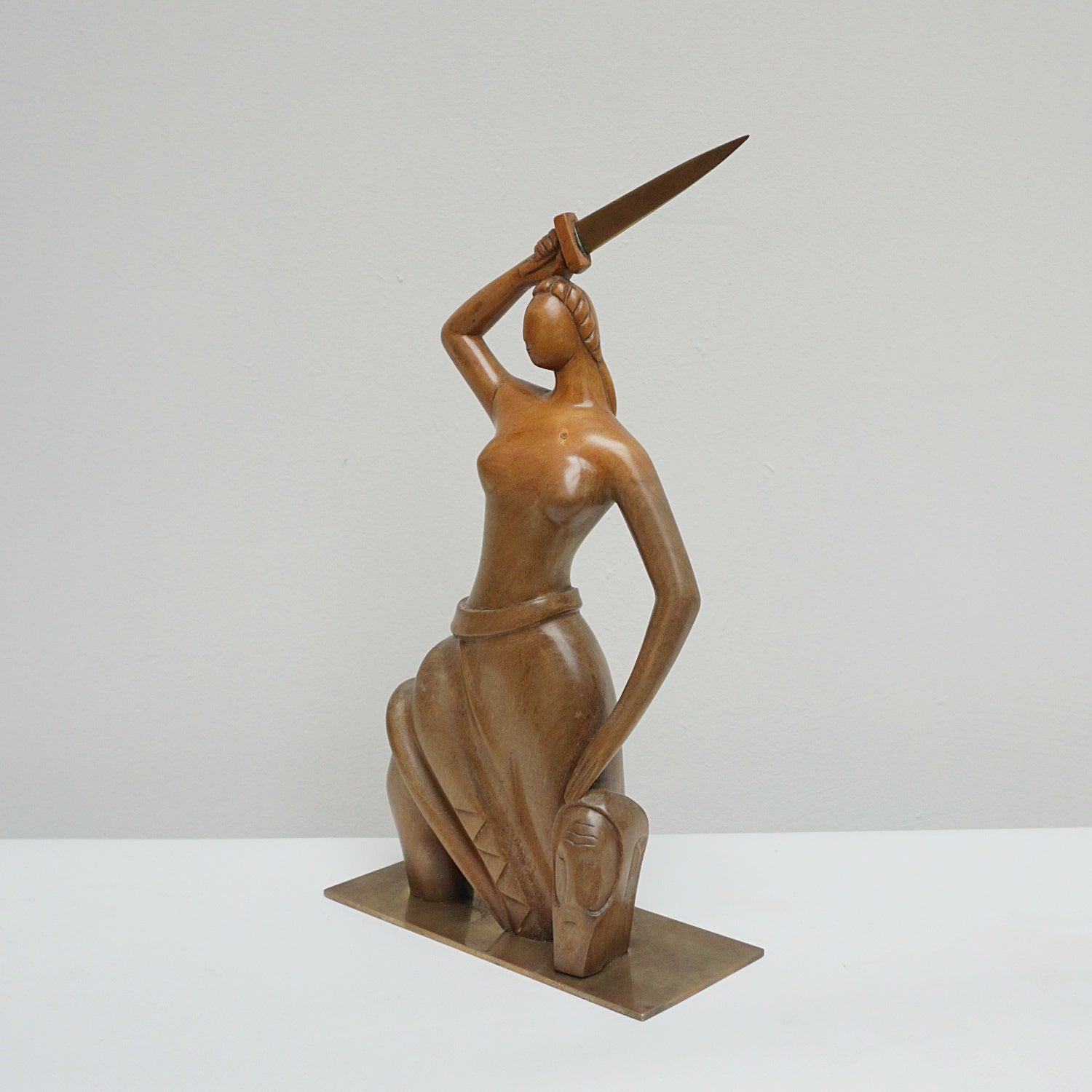An Art Deco Sculpture by Hungarian designer Laszlo Hoenig - Jeroen Markies Art Deco