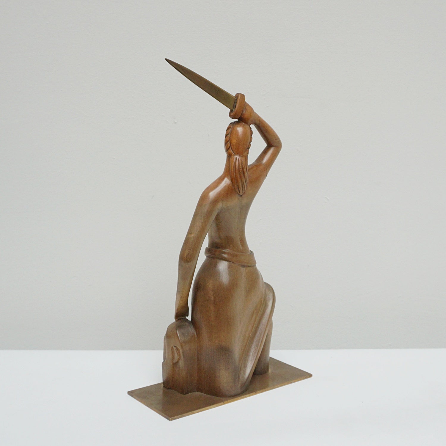 An Art Deco Sculpture by Hungarian designer Laszlo Hoenig - Jeroen Markies Art Deco
