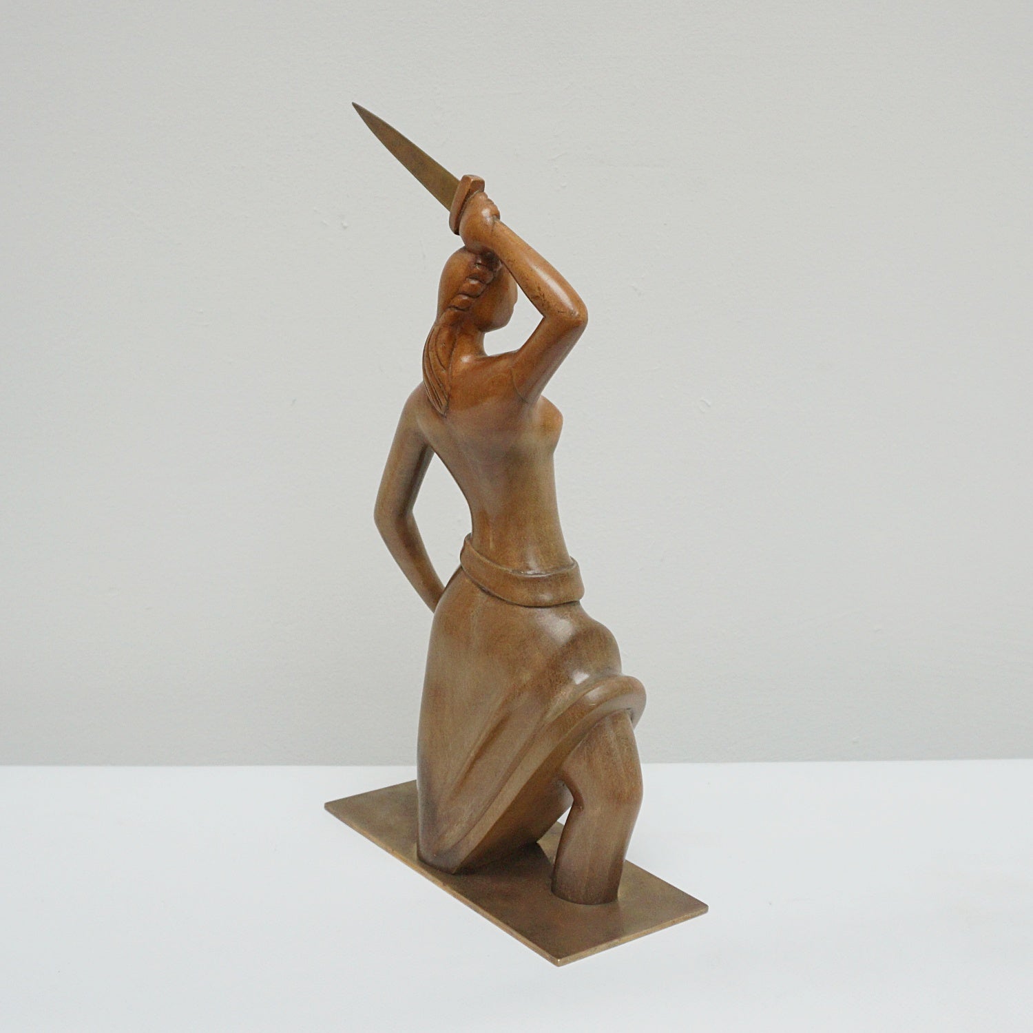 An Art Deco Sculpture by Hungarian designer Laszlo Hoenig - Jeroen Markies Art Deco