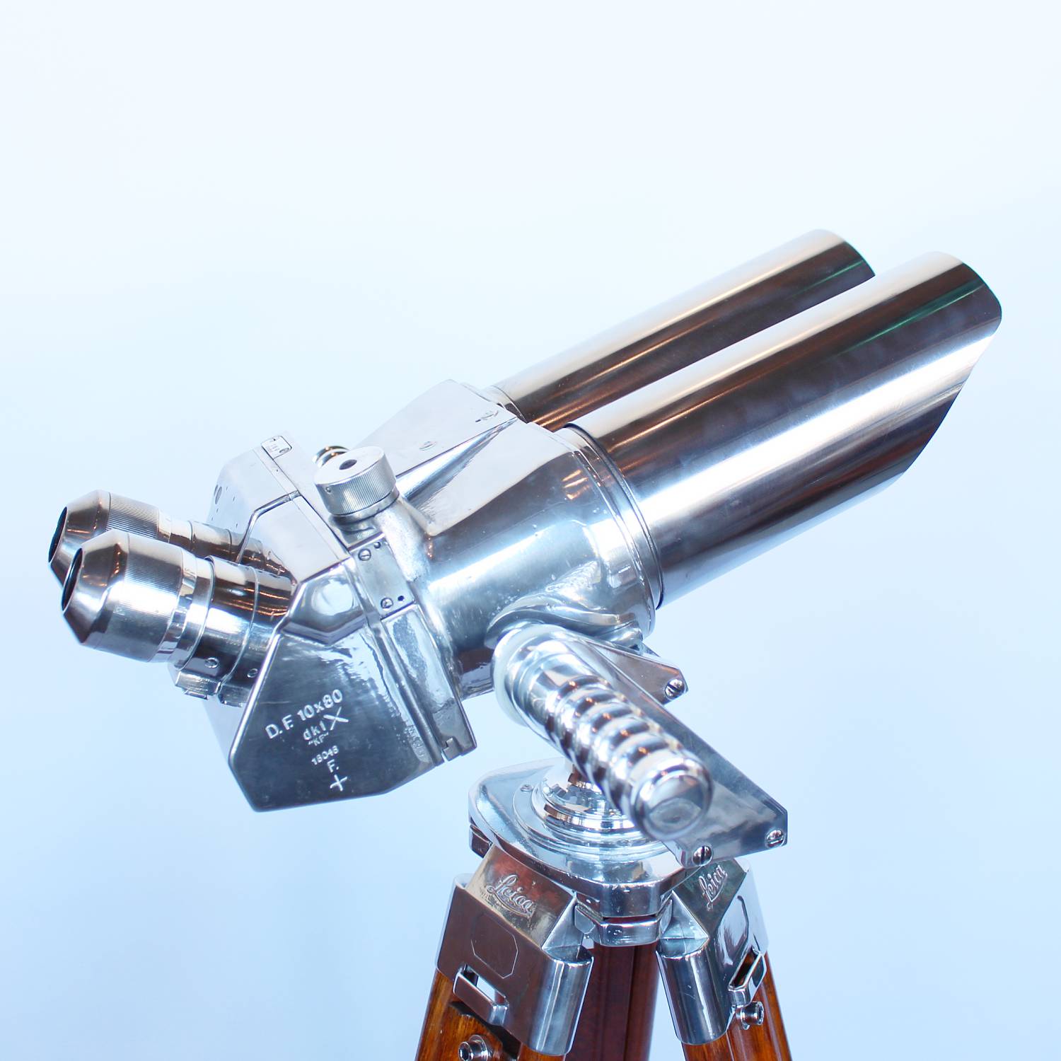 Art Deco 10x80 binoculars set over wood and metal Leica stand circa 1940 at Jeroen Markies 