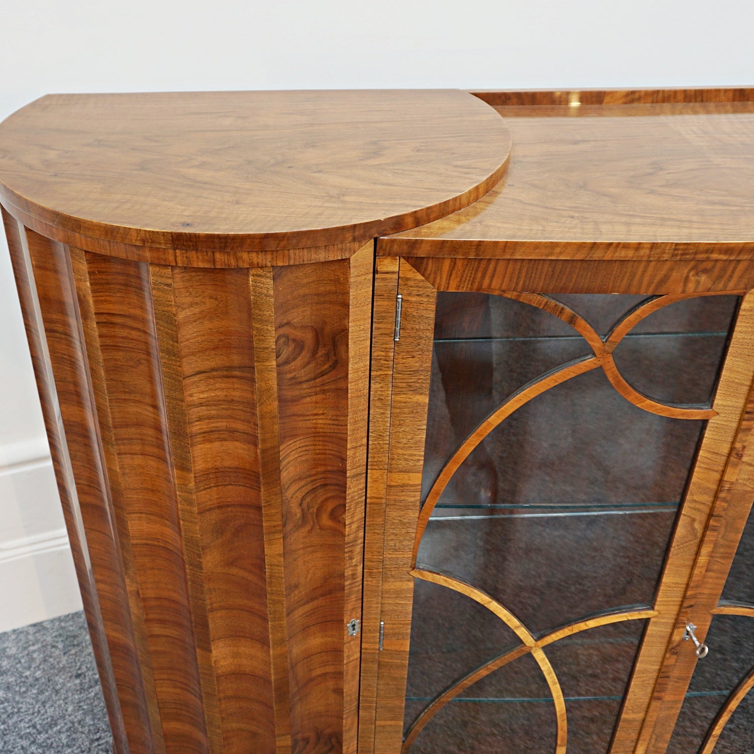 Art Deco Cabinet by Harry & Lou Epstein Circa 1930 - Jeroen Markies Art Deco Furniture