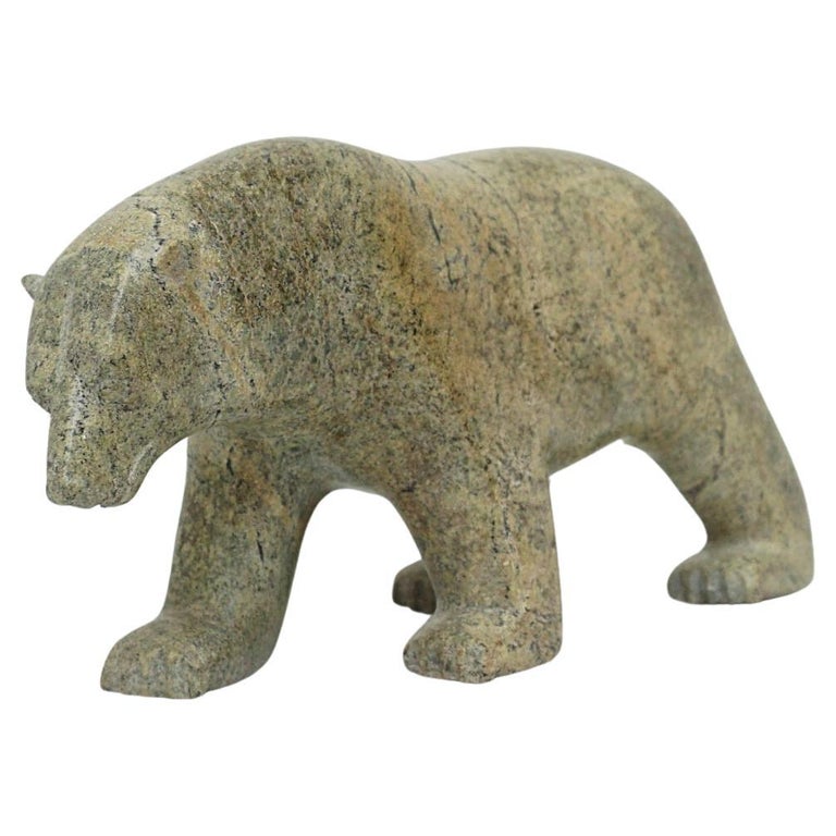 Original Contemporary Inuit Sculpture of a Carved Polar Bear in Serpentinite by Tim Pee - Jeroen Markies Art Deco