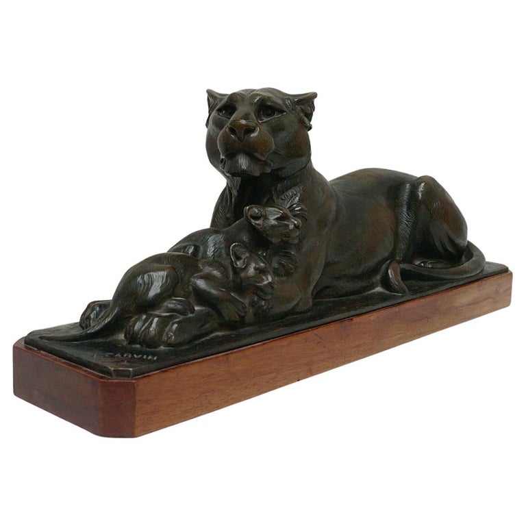 VIntage Art Deco Bronze Sculpture of a Lioness with two cubs - Jeroen Markies Art Deco